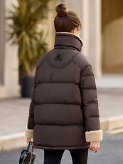 羊羔毛拼接大翻领羽绒服女中长款2025冬季新款加厚保暖白鸭绒外套，女装羽绒服，沐七七