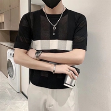 黑色