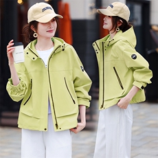 休闲连帽外套女2026春秋新款小个子百搭宽松冲锋衣，女装短外套，鑫源服饰