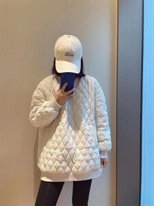 现货，黑、白两色图片