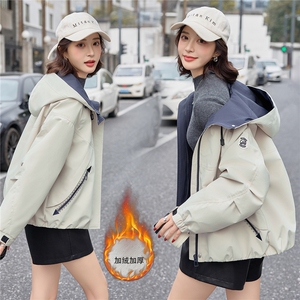 加绒外套女2026秋冬新款巨好看的独特漂亮韩系休闲短款连帽冲锋衣图片