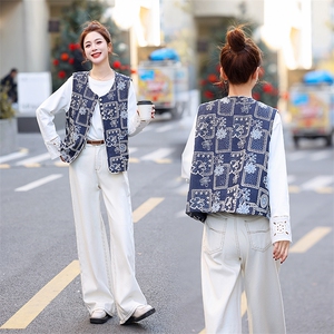 欧货气质盘扣牛仔蓝马夹女2025春装新款国风亮片明线刺绣牛仔马甲图片