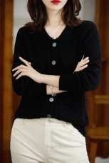 翻领单排扣口袋装饰羊毛衫女2024秋新款短款毛衣外套，女装羊毛衫，斯尔特羊绒