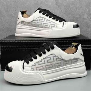 新款男鞋冰丝网面夏季透气鞋子男休闲板鞋潮