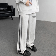 白灰色裤子
