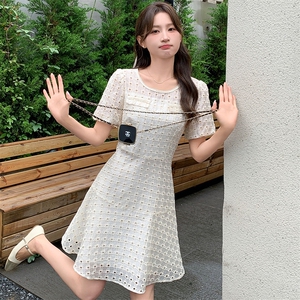 方领镂空连衣A字裙2025夏季新款小香风小个子高级感气质女神裙子图片