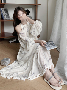 设计感露肩印花挂脖连衣裙女2025新款夏季时尚气质清冷感流苏长裙图片