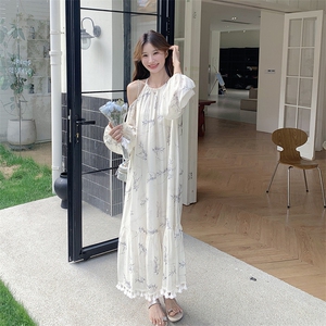 设计感露肩印花挂脖连衣裙女2025新款夏季时尚气质清冷感流苏长裙图片
