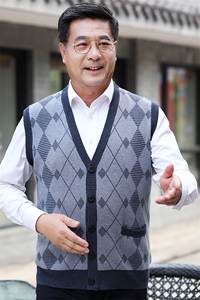2024秋冬新款中老年男款V领纽扣开衫图片