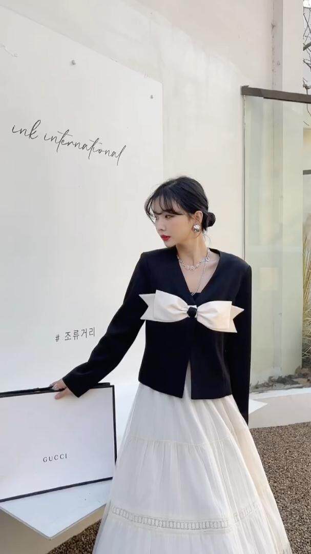 2022春款外套黑白两色，撞色设计，立体玫瑰花扣，其它，贻思茗