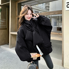冬日韩系宽松羽绒服配围巾女2025新款设计感小个子大口袋保暖外套，女装羽绒服，2C159