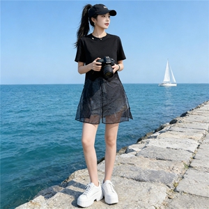 设计感小众时尚气质套装女夏新款圆领网纱拼接上衣牛仔短裤两件套图片