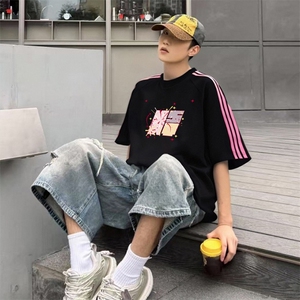 抖音得物品质二开240克宽松纯棉美式潮牌印花三条杠中性风短袖T恤图片