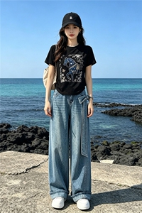 甜美时尚休闲套装女夏季新款圆领印花烫钻上衣设计牛仔长裤两件套图片