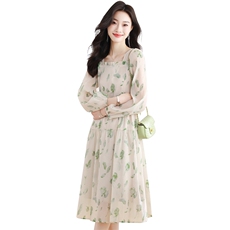 绿色碎花雪纺连衣裙女2026春夏新款方领七分袖收腰显瘦中长款仙女，女装连衣裙，艾米