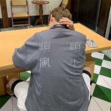深灰色