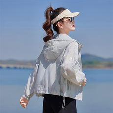 今年流行独特花花立领白色外套女春2025新款小个子防晒棒球服夹克，女装短外套，靓衣阁