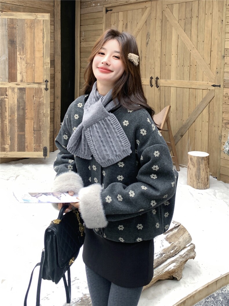 韩版花苞服细毛呢碎花印花带围巾毛绒内里外套,女装短外套,茵姿媚