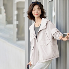 洋气减龄紫色休闲连帽外套女2025秋季新款宽松显瘦冲锋衣夹克上衣，女装短外套，依万里