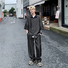 黑色