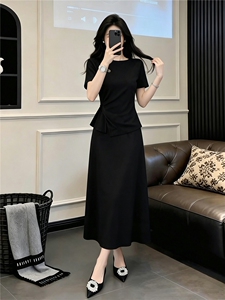 设计感时尚休闲套装裙女夏修身显瘦圆领扭结设计上衣半身裙两件套图片