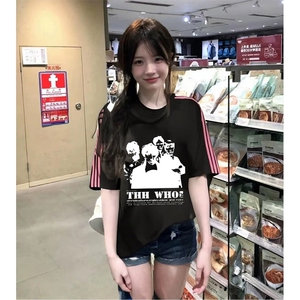 抖音得物品质二开240克宽松纯棉美式潮牌印花三条杠中性风短袖T恤图片