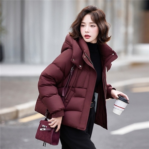 安可拉红休闲连帽短款羽绒服女2025冬季新款保暖面包服小个子外套
