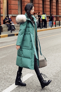 时尚保暖女士羽绒服 冬季新款韩版中长款 大毛领设计 显瘦修身 高品质白鸭绒填充图片