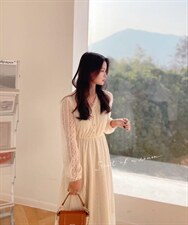 （现货）刺绣V领设计款收腰修身韩版连衣裙，女装连衣裙，德咔俪