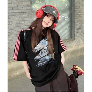 抖音得物品质二开240克宽松纯棉美式潮牌印花三条杠中性风短袖T恤图片