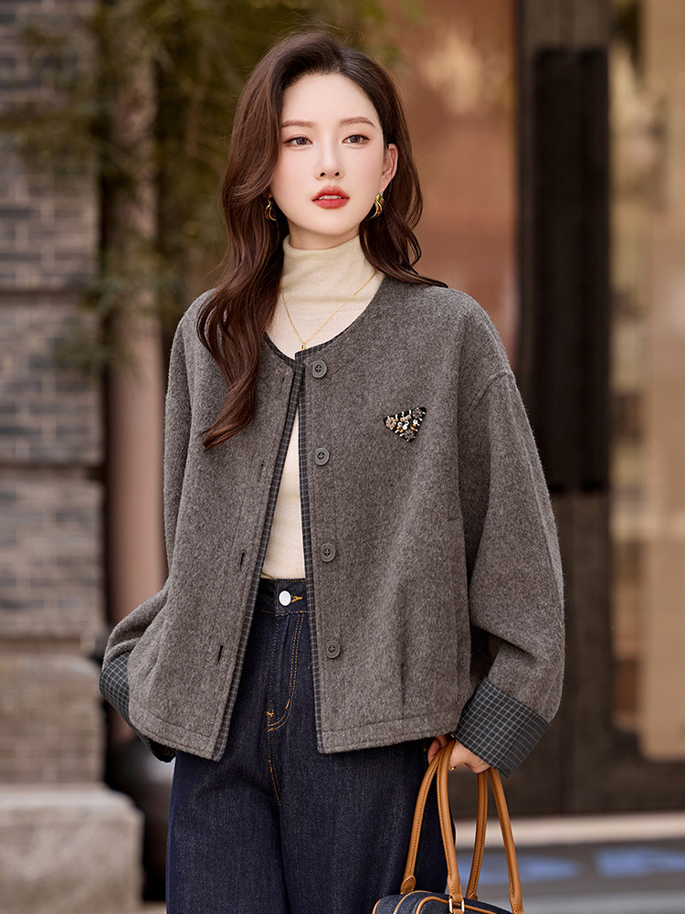 现货小香风圆领毛呢短外套女2026秋季新款复古拼接皮衣百搭上衣,女装毛呢外套,依如秀(原杭风阁)