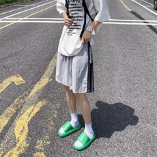 灰色