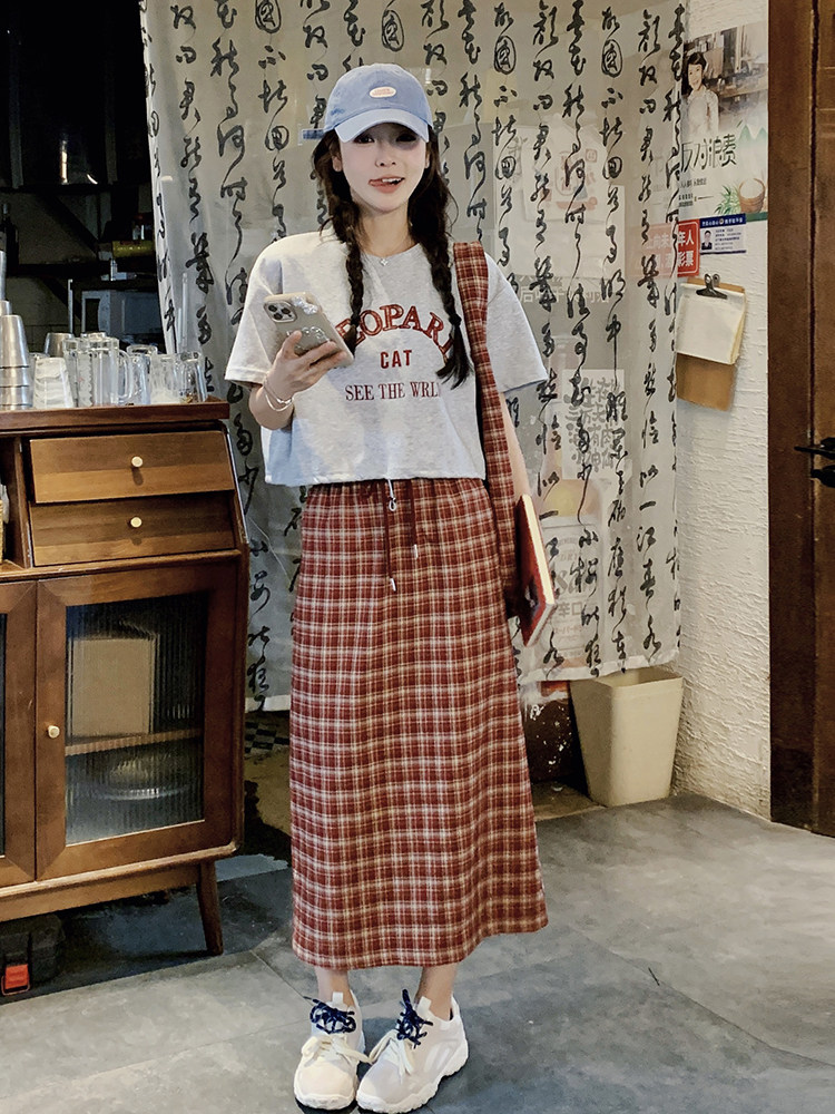 韩系减龄红格子套装裙女夏2025新款字母印花t恤半身格子裙两件套,女装套装/套裙,浙宝220