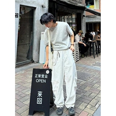 白色