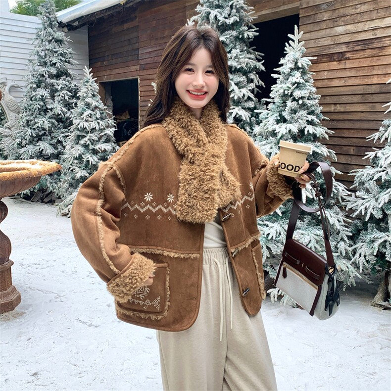 棕色刺绣拼接配围脖羊羔毛外套女秋冬2025新款设计感皮毛一体棉服,女装毛呢外套,2D076