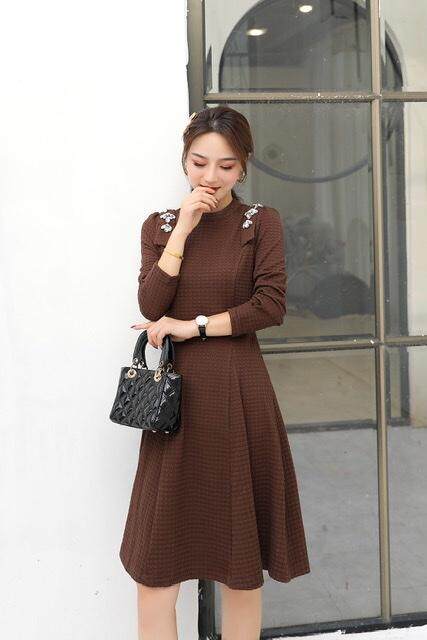 时尚修身显瘦连衣裙灰色，咖啡色，黑色，三个色四个尺码m一xx，女装连衣裙，圣姿源