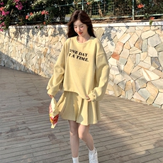 超火黄色卫衣套装裙女春夏2025新款ootd穿搭松弛感百褶短裙两件套，女装套装/套裙，2C159