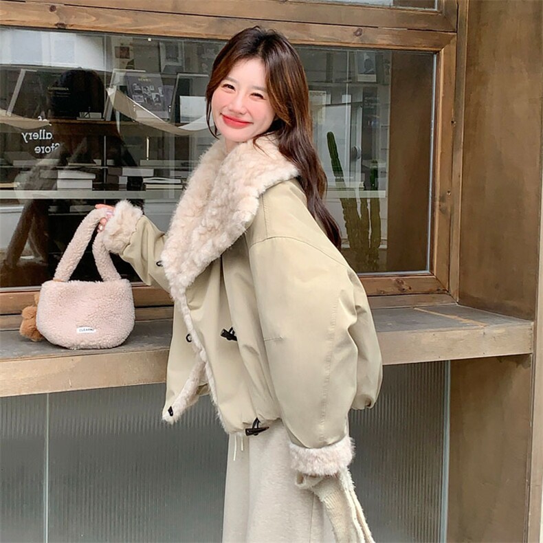 8888白鸭绒加厚毛毛羽绒服女保暖卡其色羊羔毛领翻领p325k528,女装羽绒服,2D143