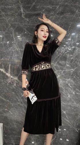 早秋新款重工刺绣绒连衣裙，女装连衣裙，紫燕千娇