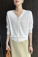 2025春夏新款圆领系扣纯羊毛针织开衫女减龄休闲百搭纯色轻薄外套，女装蕾丝衫/雪纺衫，玖雪绒羊绒