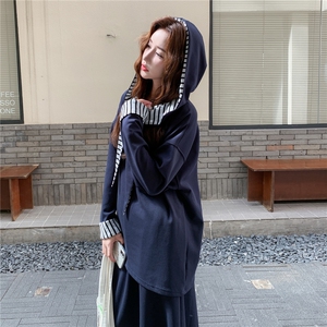 藏青色慵懒风连帽披肩卫衣套装裙女秋季2025新款休闲半身裙两件套图片
