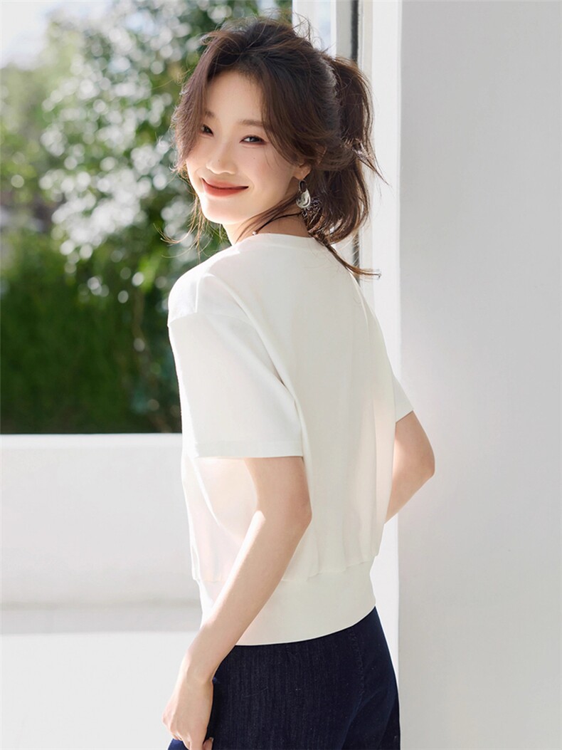 休闲百搭设计感下摆开叉装饰扣短袖T恤2025夏季新款T恤女,女装T恤,梦白服饰厂
