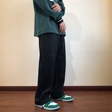 黑色