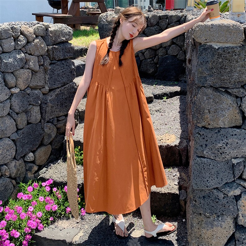 橘色无袖背心连衣裙女2024夏气质法式设计感小众压褶露背宽松长裙图片