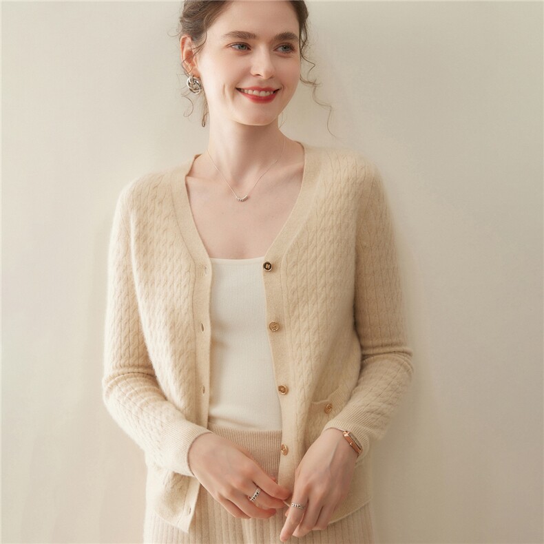 2025百搭时尚简约v领麻花金属扣开衫，女装羊绒衫，暖凌绒