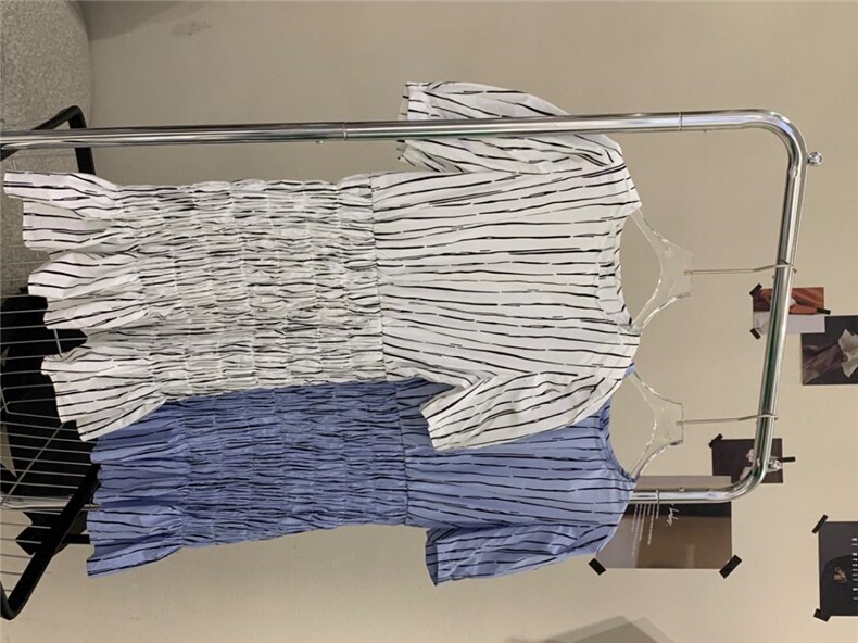 竖条纹褶皱半裙胯大腿粗的福音遮肉时尚辣妹风，女装半身裙，Alissa Lin