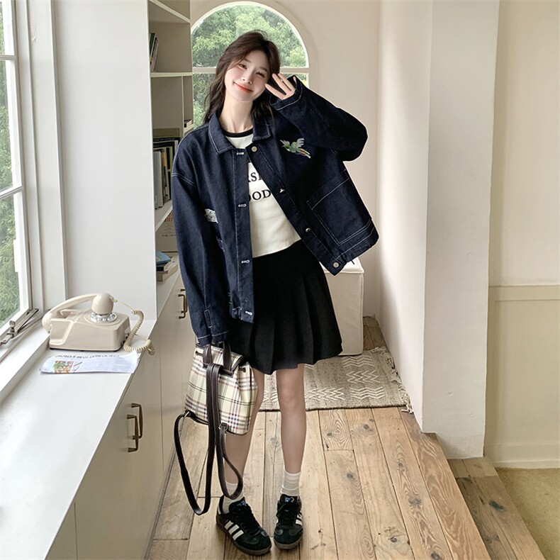 藏青色刺绣牛仔外套女春秋2025新款学院风小个子短款百搭翻领上衣,女装短外套,天使之佳话