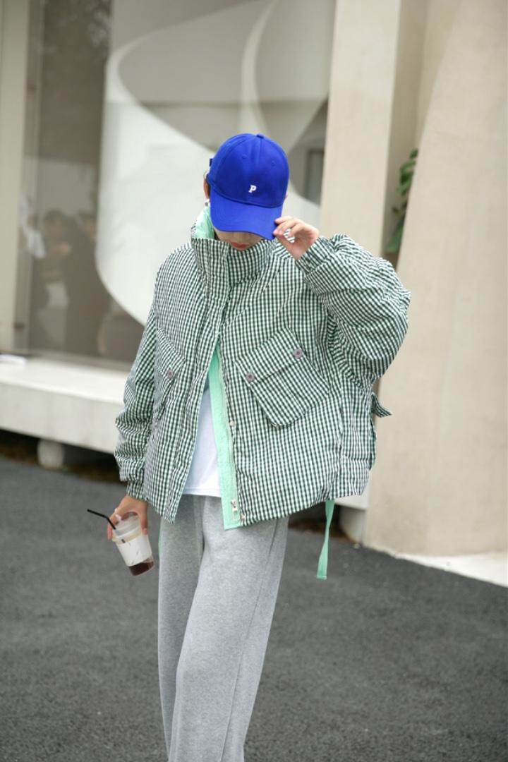 2021短款格子羽绒服、流行时尚、简单、款，女装羽绒服，碧沁伊人