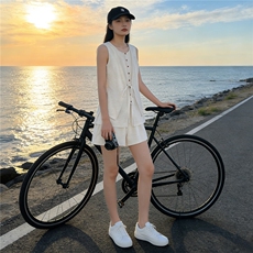 杏色设计感无袖马甲短裤套装女夏款韩版系带假两件上衣短裤两件套，女装套装/套裙，2C310
