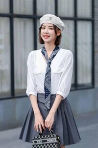 秋季新款，白搭时尚款小衫图片